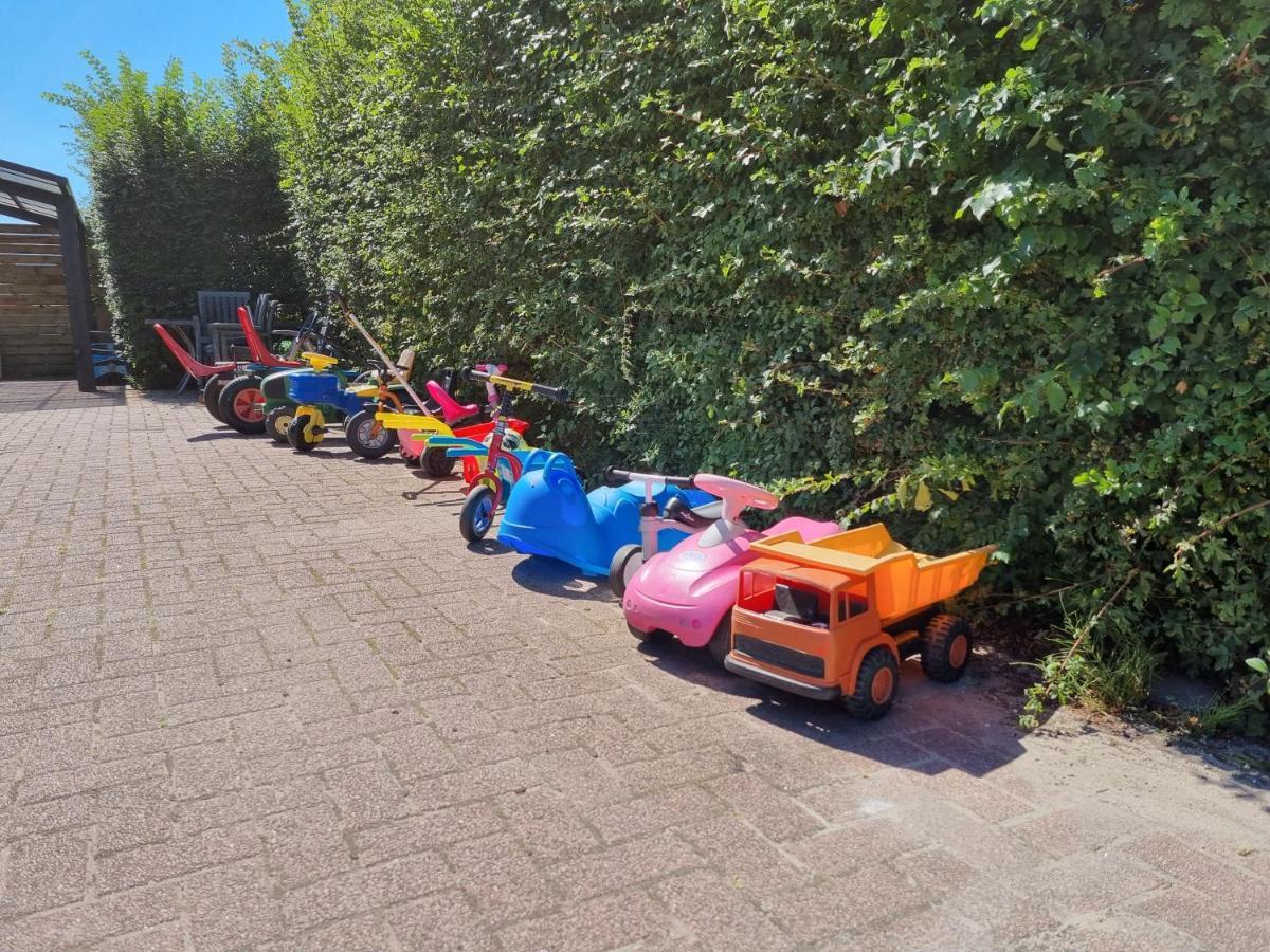 Finse Woning Op Camping De Tulpenweide Breezand Extérieur photo
