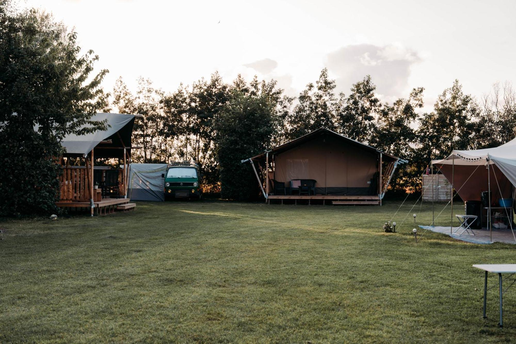 Finse Woning Op Camping De Tulpenweide Breezand Extérieur photo